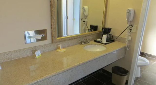 Номер Standard American Inn Stockton