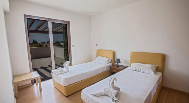 Sea Satin Villas - Ayia Napa Center, Забронировать Отель Отели Айия-Напа с парковкой, рядом с Парк развлечений Айа-Напа, Парковка