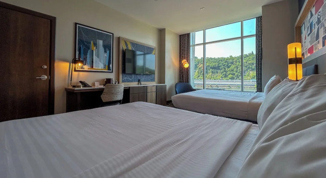 Четырёхместный номер Standard с видом на реку The Landing Hotel at Rivers Casino Pittsburgh