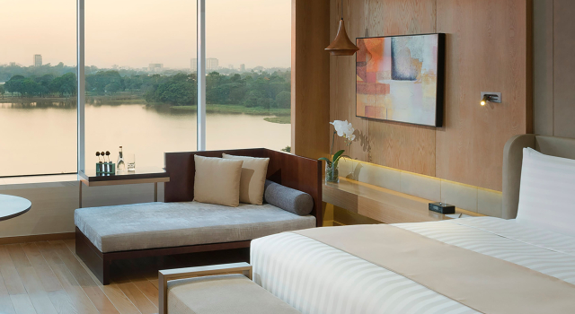 Номер Premium с видом на озеро Meliá Yangon