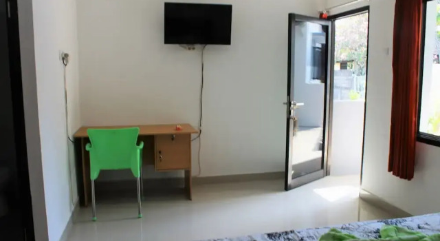 Yuliana Homestay, Забронировать Отель Отели провинции Бали с завтраком, Завтраки