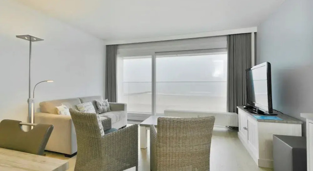 Flat in Blankenberge With Stunning Sea Views, Rezerwuj Apartament Hotele w Bruksela z parkingiem, Parking