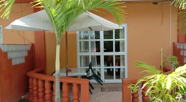 Апартаменты c 1 комнатой с балконом и с красивым видом из окна Palmont Commercial Self-Catering Apartments - Beau Vallon