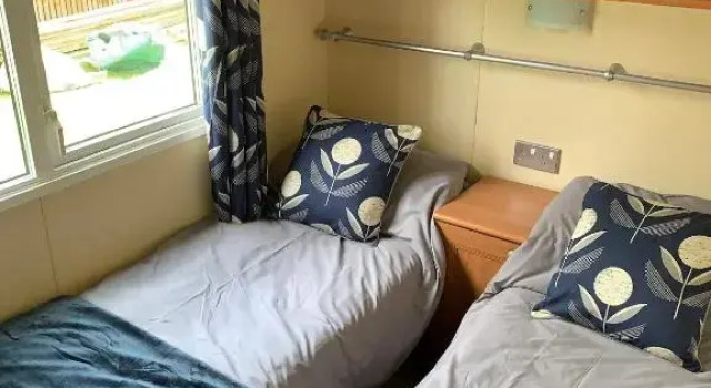 Devine's Caravan Sleeps 6 by River, Book Hotel Hawick Borders