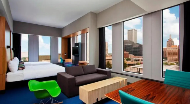 Четырёхместный люкс Aloft by Marriott Tulsa Downtown