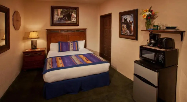 Студия Cottam's Lodge by Alpine Village Suites