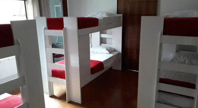 Кровать в общем номере Casa Beatles Hostel Bauru