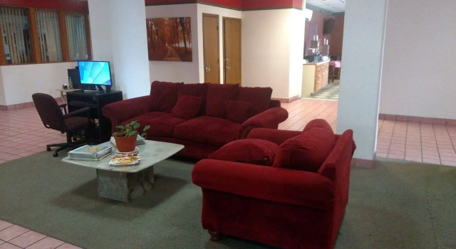 Downtown Inn, Забронировать Отель Отели Ашвилл с бассейном, рядом с Театр Diana Wortham Theatre, Бассейн