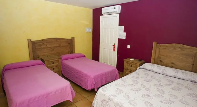 Hostal Velarde, Забронировать Отель Талавера-де-ла-Рейна Toledo Province, рядом с Playa de los Arenales