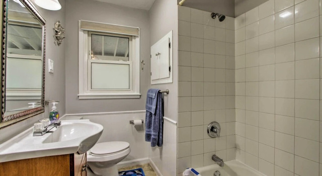 Коттедж с 4 комнатами Rochester House w/ Yard - 5 Minutes to Mayo Clinic