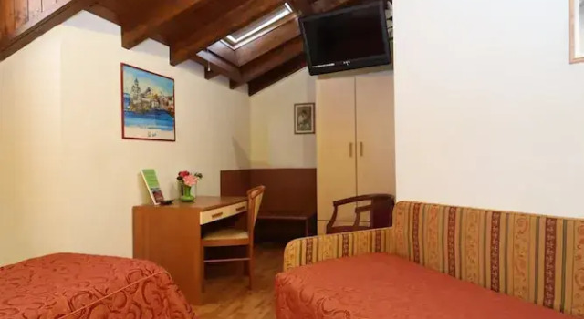 Camera quadrupla mansarda Hotel Il Chiostro by LVG Hotel Collection