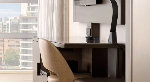 Четырёхместный номер Standard с видом на город Victoria Marriott Inner Harbour