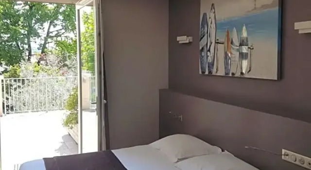 Номер Comfort Logis Auberge Saint Simond