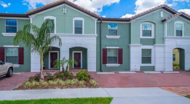 Luxurious 5 Bed Home with Private Pool in Solterra Townhouse