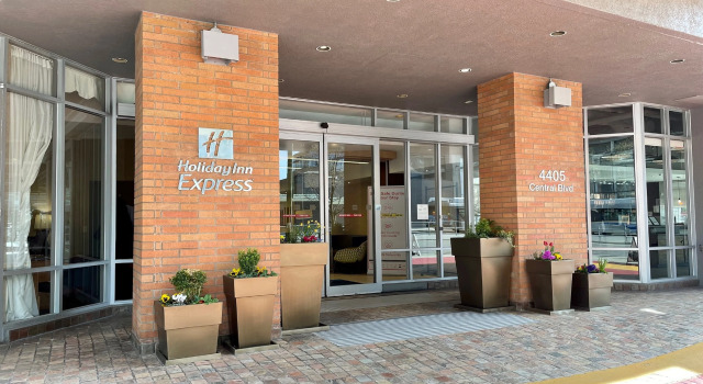 Holiday Inn Express Vancouver-Metrotown, Забронировать Отель Бернаби Lower Mainland British Columbia