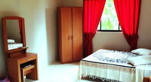 Кровать в общем номере Kandy View Hotel