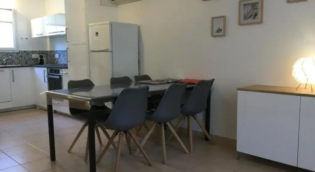 Коттедж с 3 комнатами pleasant gîte, with collective heated swimming pool, in the heart of the alpilles in mouriès, 4/6 people