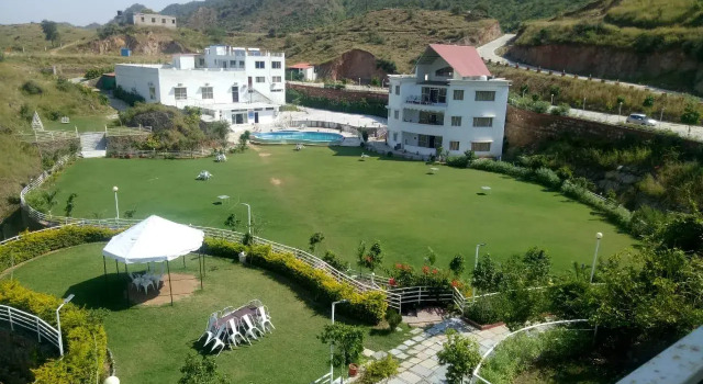 Sayaji Resort and Spa Udaipur, Забронировать Курортный отель Отели штата Раджастхана с парковкой, Парковка