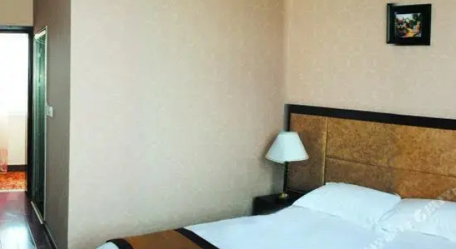 Nanhua Jinli Jinhua Hotel, Prenota Hotel Longchuan Yunnan