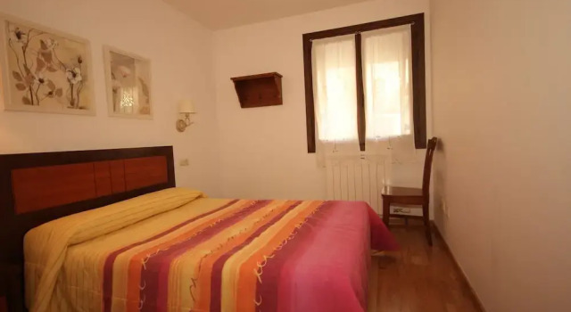 Apartamento Anglada 6, Book Apartment Hotels in Aragon with Parking, Parking