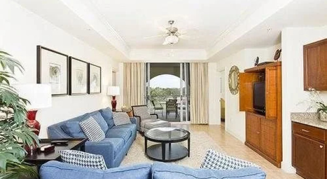 Yacht Harbor 470 4th floor 3 bedrooms condo by RedAwning