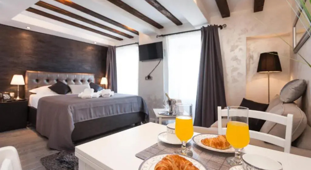 Апартаменты с видом на море Royal Apartments