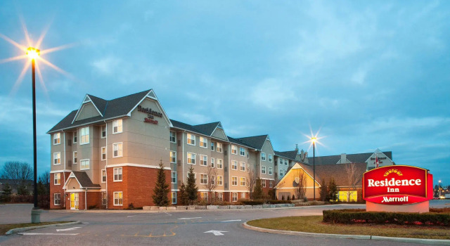 Residence Inn Marriott Whitby, Rezerwuj Hotel Hotele w Whitby z basenem, Basen