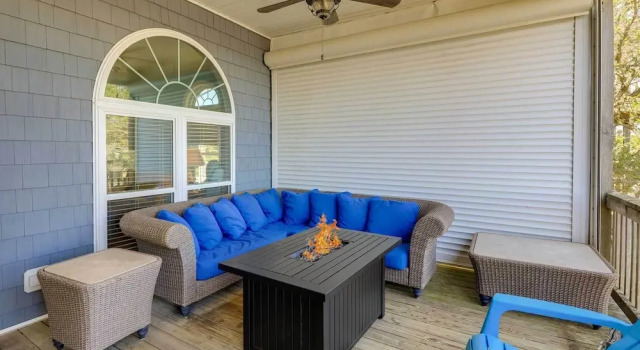 Waterfront Emerald Isle Home w/ Dock Access!, Забронировать Дом для отпуска Эмералд-Айл Северная Каролина