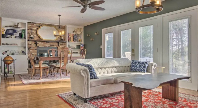 Коттедж Blue Ridge Retreat w/ Mountain Views & Deck