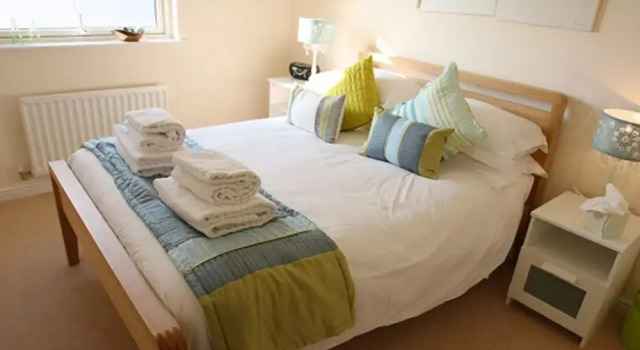 Arne View in Poole With 3 Bedrooms and 3 Bathrooms, Забронировать Отель Отели Пула 3 звезды, рядом с Poole Yacht Club, 3*