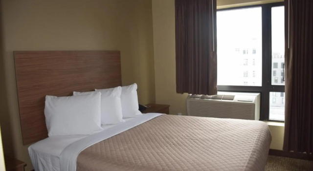 Astoria Delancy Inn and Suites