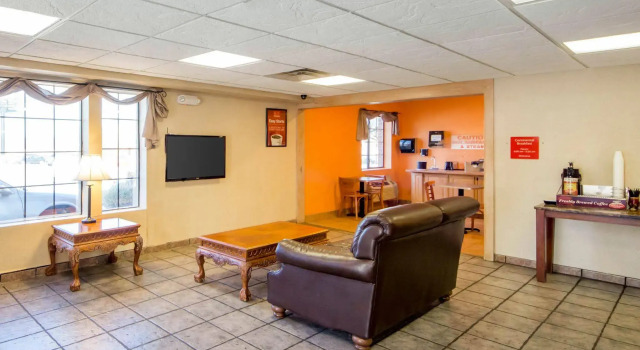 Econo Lodge Inn & Suites Tulsa, Book Motel Tulsa Oklahoma