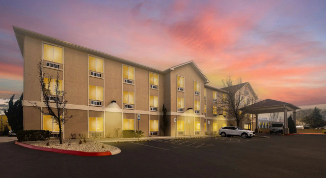 Comfort Inn & Suites Airport