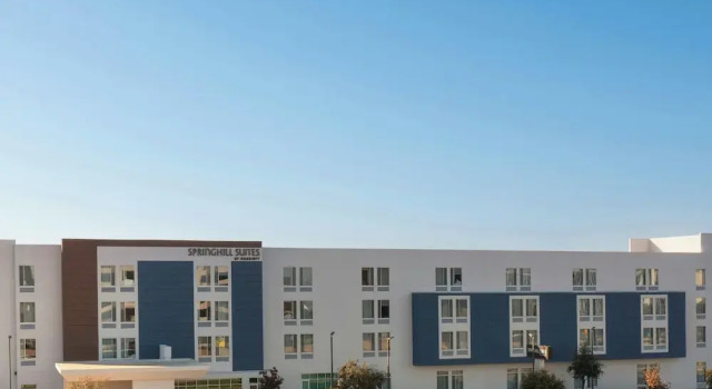 SpringHill Suites Dallas Central Expressway, Забронировать Отель Отели Далласа с завтраком, рядом с Talis Healthcare, Завтраки