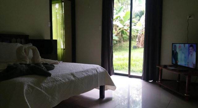Los Volcanes, Book Hotel Turrialba 