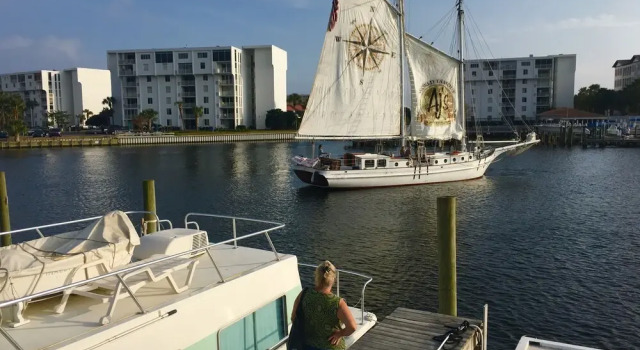 Emerald Coast Houseboat