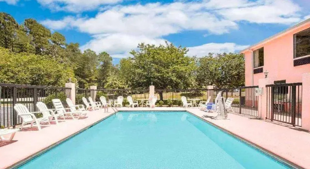 Suite Gray Inn & Suites