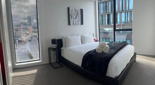 2 Bedrooms Apprtmt Plus Underground Parking in CBD