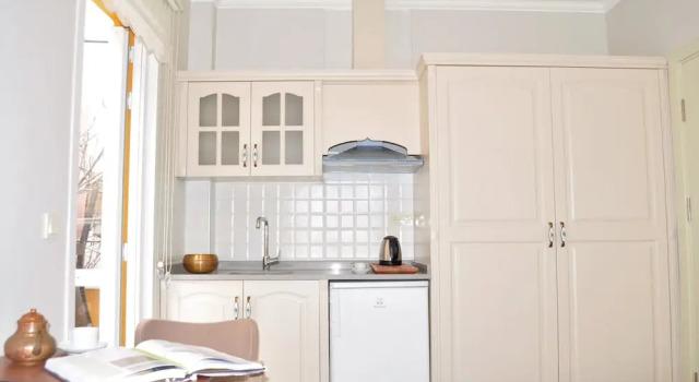 Студия с балконом Emil House Apart Hotel