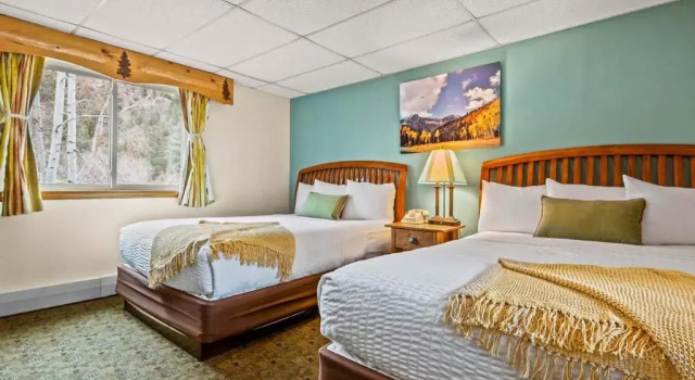 Четырёхместный номер Standard Box Canyon Lodge and Hot Springs