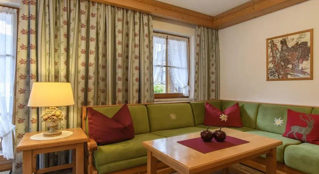 Alpasella Ferienwohnungen, Book Hotel Hotels in Vorarlberg with Parking, Parking
