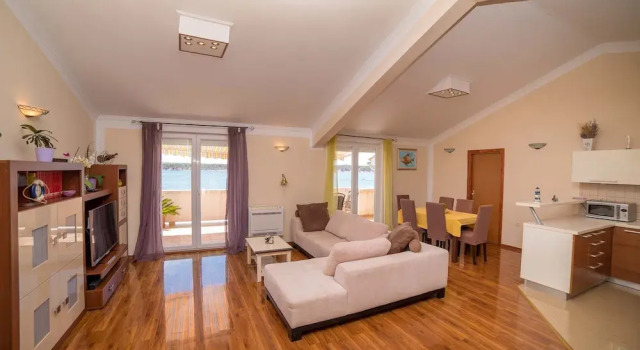 Captains Apartment Located in Rab Island Croatia, Rezerwuj Apartament Hotele w Kvarner Islands z parkingiem, Parking