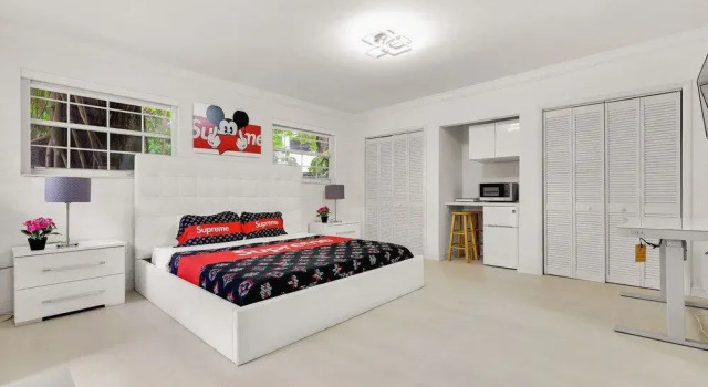 "Fantastic House 5min to Brickell w/ Pool & Tub"., Varaa Hotelli Hotellit Miami Beach uima-altaalla, Uima-allas