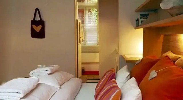 Heaven AT 11, your Deluxe Studio with personal bathroom, kitchenette & terrace, Забронировать Отель Отели Leiestreek с парковкой, Парковка