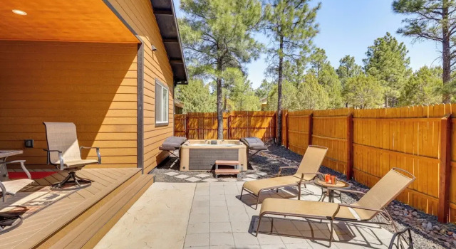 Коттедж Hot Tub & Outdoor Living: Relaxing Show Low Cabin