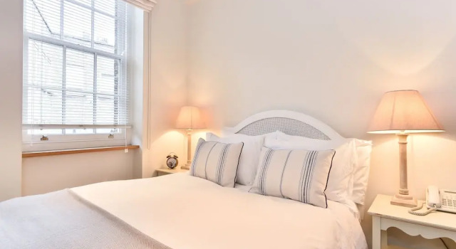 JOIVY Elegant 3 Bed Apt With Rooftop Terrace In Pimlico