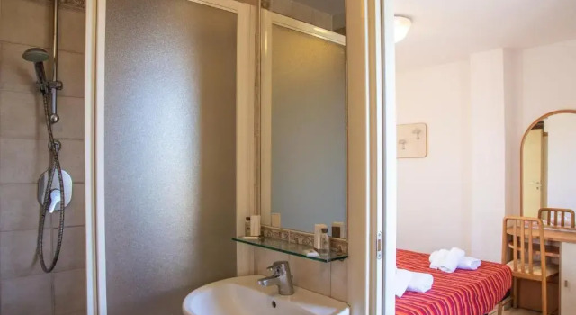 Четырёхместный номер Standard Hotel Beverly