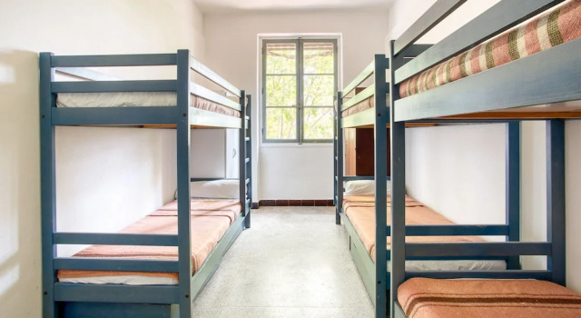 Кровать в общем номере Auberge de Fréjus Saint-Raphael - Hostel