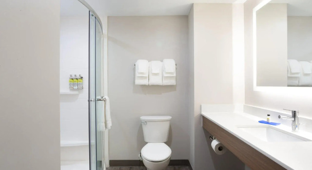 Четырёхместный номер Standard Holiday Inn Express & Suites - Morehead City by IHG