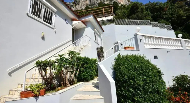 Villa piscine Eze bord de mer à 500m de la plage, Забронировать Вилла Эз Приморские Альпы, рядом с Nietzsche Path